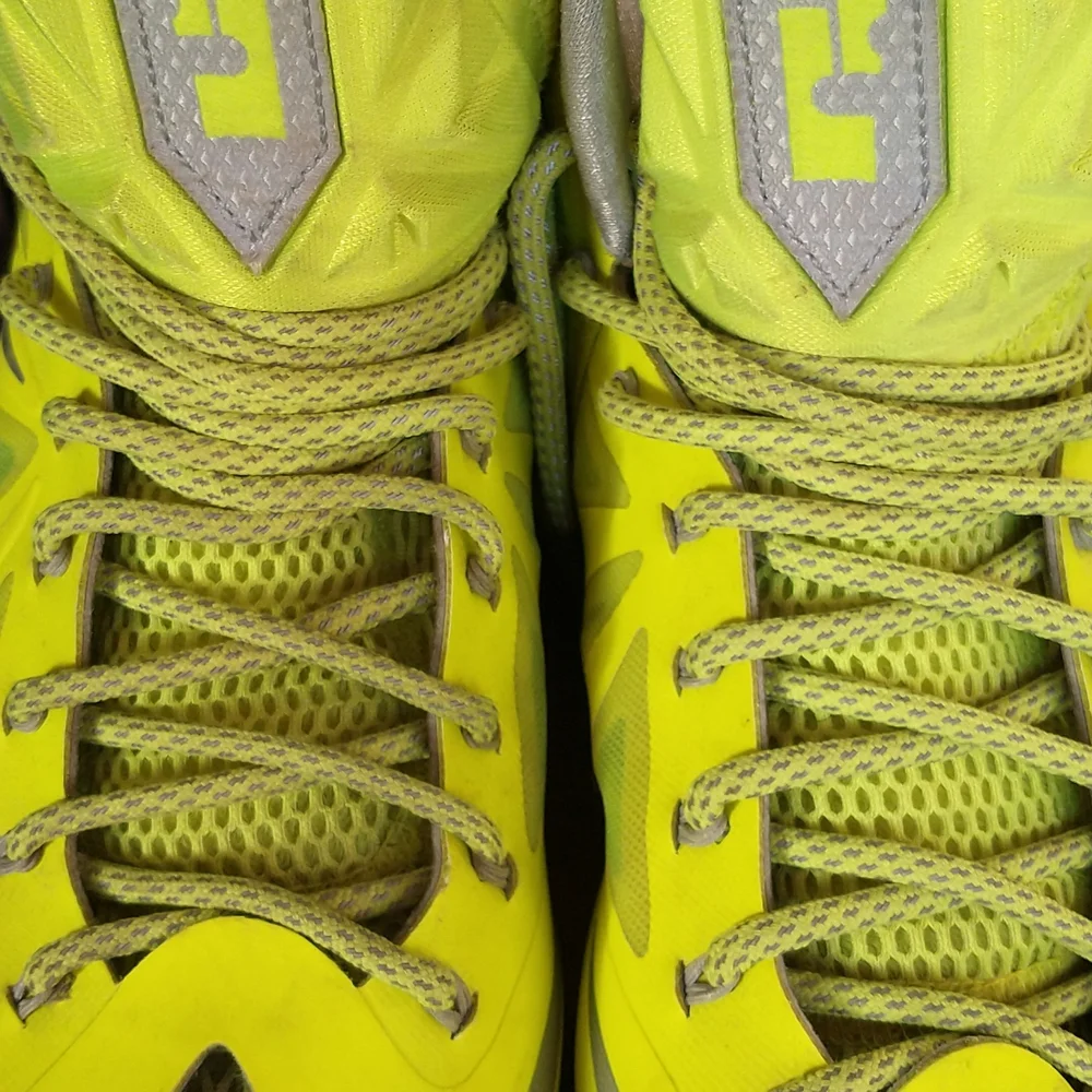 NIKE SNEAKERS! - Picture 8 of 14